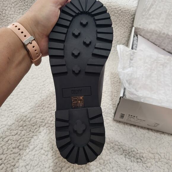 NIB DKNY Women's Roxanne Slip On Chelsea Boot with Studs Black SIZE 8 - Picture 5 of 7